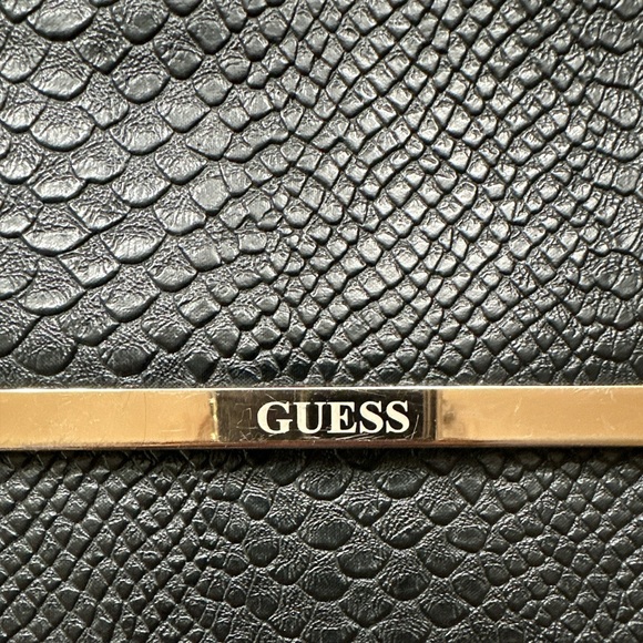 Guess Black Textured Clutch Bag – Missing Long Chain, Stylish Snake Skin Pattern - Picture 4 of 6